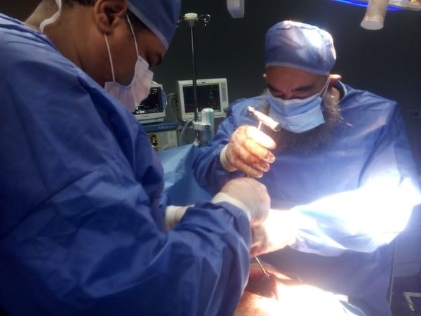 خلال إجراء العملية الجراحية 