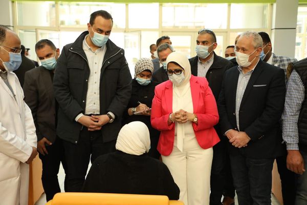 وزيرة الصحة في مستشفى العديسات بالأقصر