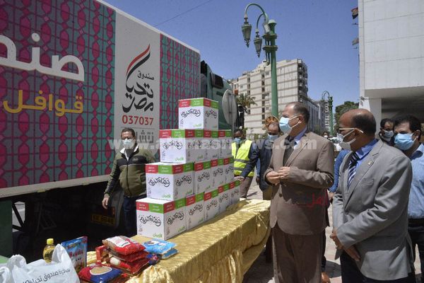 وصول 7سيارات مواد غذائية لصندوق تحيا مصر بأسيوط 