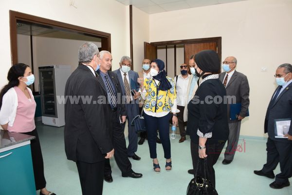 اجتماع  لجنة المختبرات والأجهزة العلمية بمعهد جنوب مصر للأورام بأسيوط