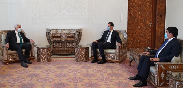 الأسد يتلقى رسالة من الكاظمي