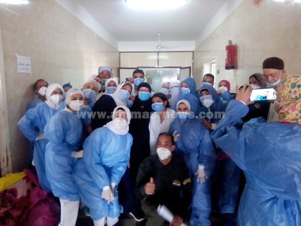 خروج 30 مصاب بكورونا من مستشفى الايمان وتعافيهم بأسيوط