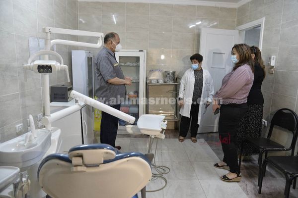 محافظ أسيوط يتفقد سير العمل بمركز تطعيم المواطنين بلقاح كورونا بمركز رعاية طفل قلتة 