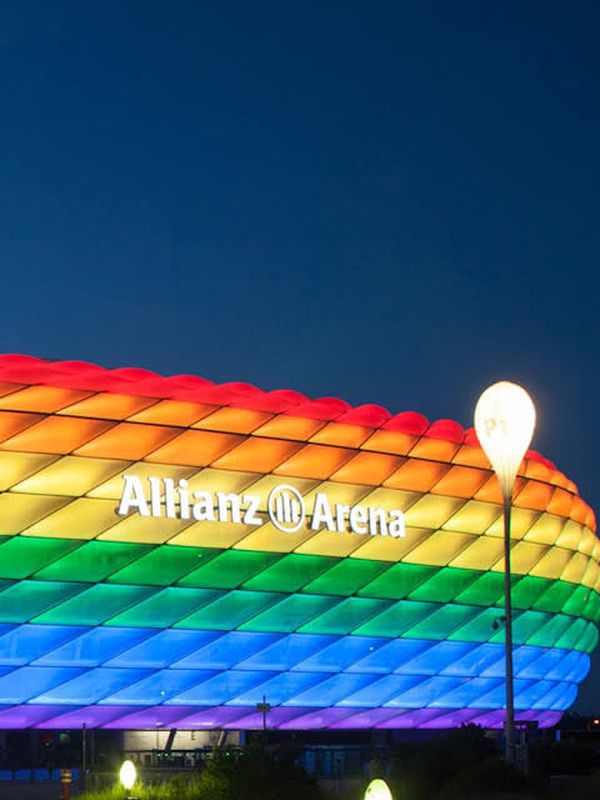 أليانز أرينا بألوان المثليين 