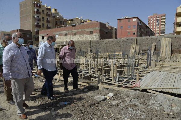 محافظ أسيوط يتفقد إنشاء مدرسة 30 يونيو الرسمية ويزور مدرسة الجهاد الابتدائية 