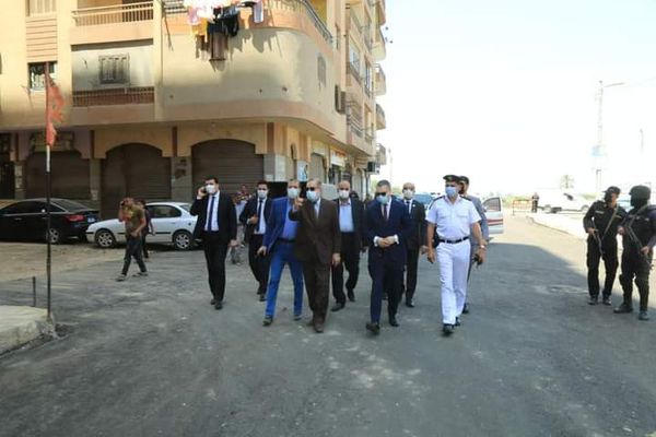 محافظ كفر الشيخ ونائبه فى جولة تفقدية لمتابعة أعمال التطوير بشوارع العاصمة 