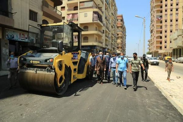 محافظ كفر الشيخ ونائبه فى جولة تفقدية لمتابعة أعمال التطوير بشوارع العاصمة 