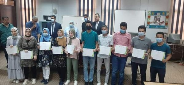 محافظ كفر الشيخ يهنئ الطلاب الفائزين بالمراكز الأولى بمسابقة آيسف للعلوم والهندسة