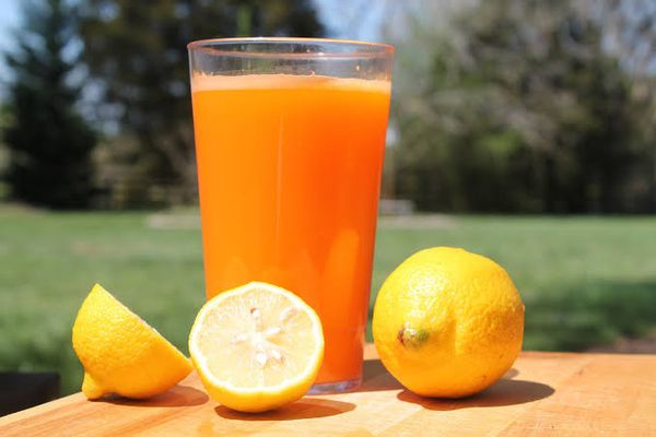 مقادير  عصير البرتقال والليمون. 