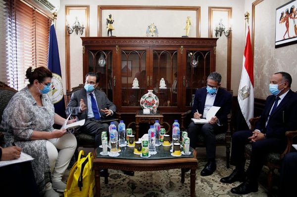 وزير السياحة والآثار يجتمع مع سفير فرنسا بالقاهرة