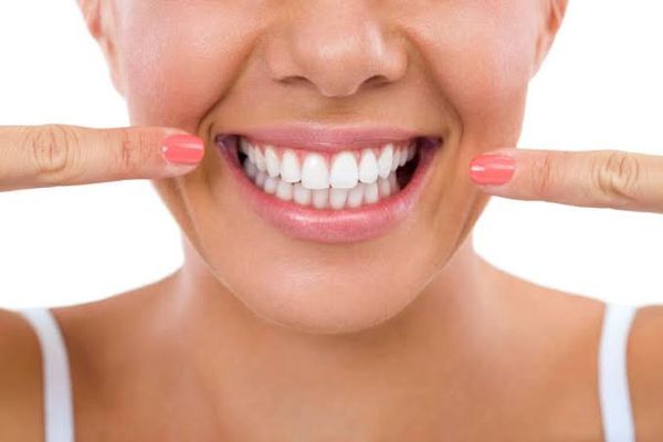 وصفات منزلية للتخلص من صفار الأسنان 