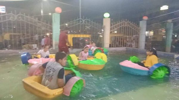 إقبال المواطنين على حدائق كفر الشيخ ليلاً
