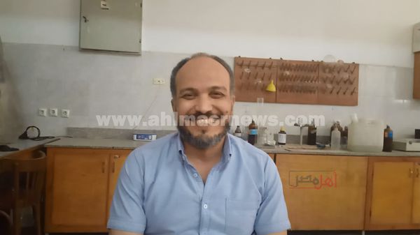 الدكتور محمد أحمد الخرشى الأستاذ المساعد بقسم الوراثة بكلية الزراعة بجامعة أسيوط