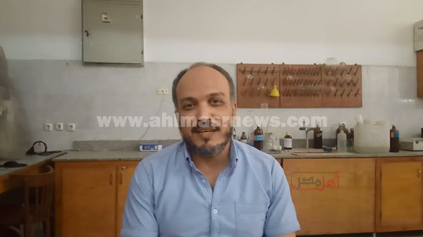 الدكتور محمد أحمد الخرشى الأستاذ المساعد بقسم الوراثة بكلية الزراعة بجامعة أسيوط