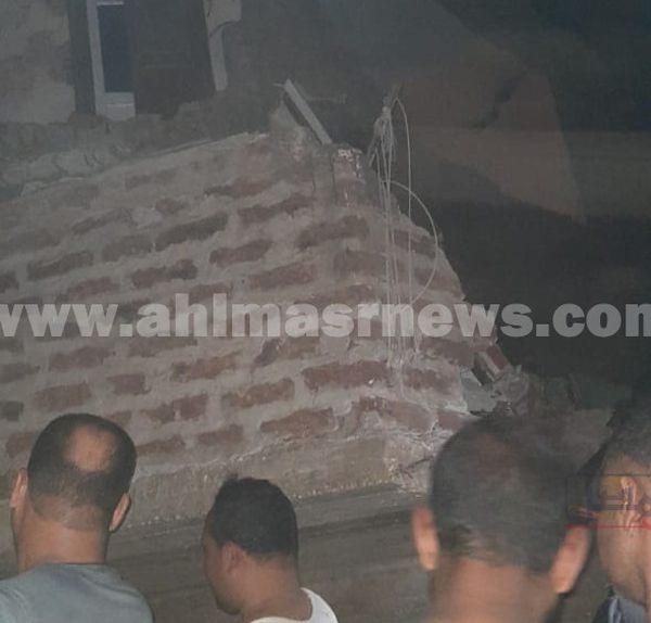انهيار منزل من 3 طوابق بدشنا في قنا
