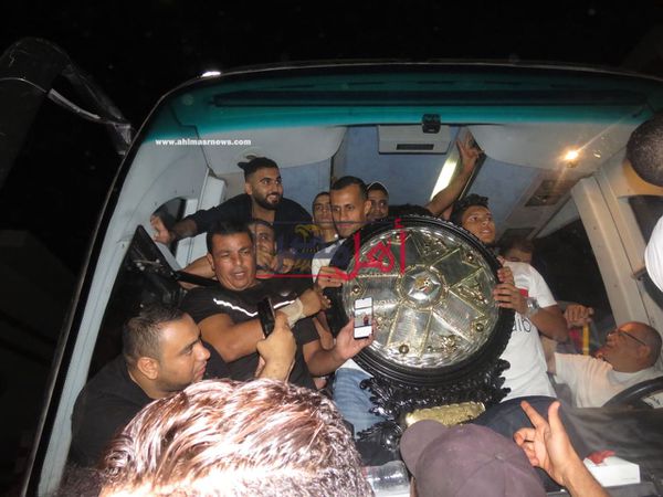 احتفالات جماهير الزمالك بدرع الدوري المصري