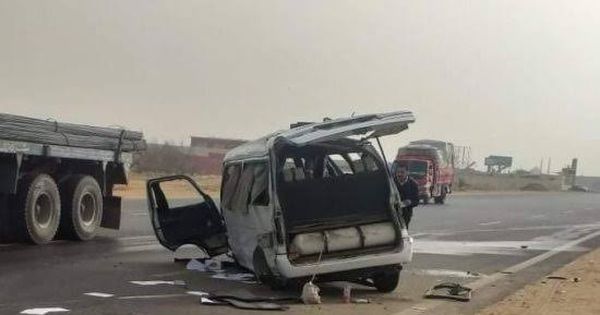 حادث تصادم سيارتين بمدخل مطار العلمين 