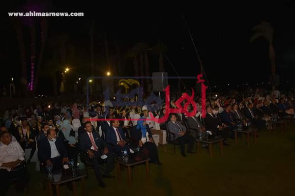 رئيس جامعة الأقصر يشهد حفل تخرج طلاب جامعة الأقصر
