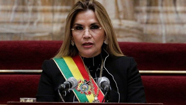 رئيسة بوليفيا السابقة.jpg