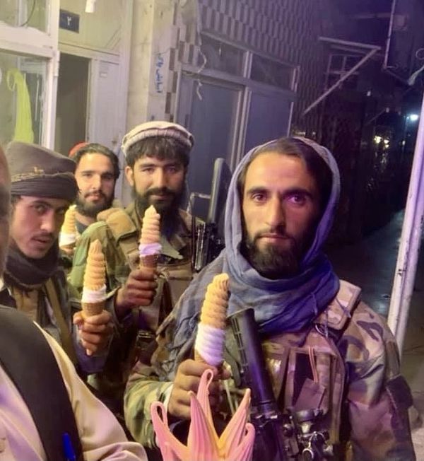 طالبان يأكلون الايس كريم