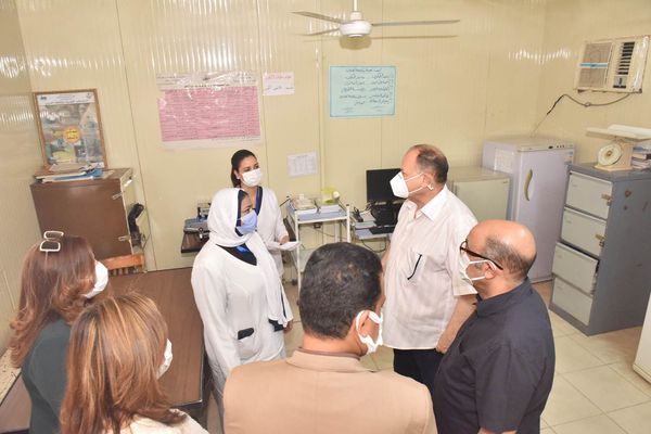 محافظ أسيوط يتفقد بمستشفى الحميات ويتابع تلقى الراغبين فى السفر للخارج للقاح