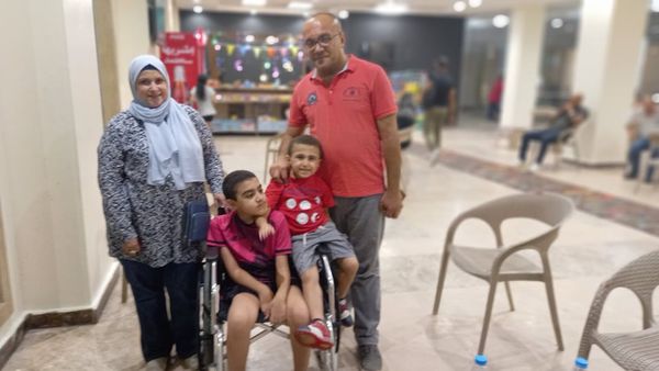 محررة اهل مصر مع الاسرة البورسعيدية التى لديها 2 من الابناء مصابين بضمور عضلات