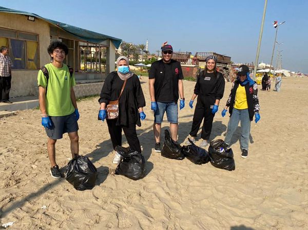 نادى روتاراكت يقوم بحملة نظافة لشاطىء بورسعيد