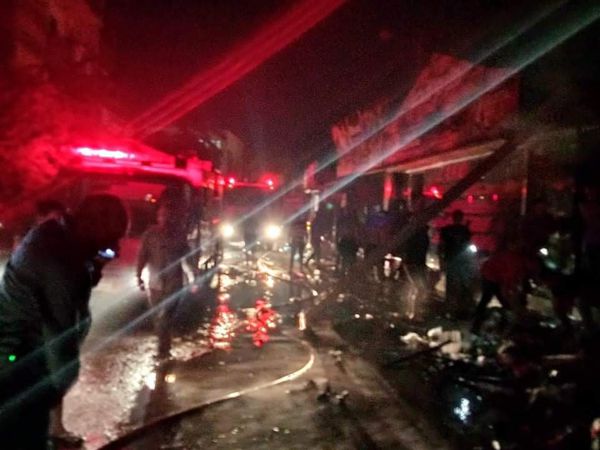 اندلاع حريق في 6 محال تجارية ومكتبات بمساكن الري بكفر الشيخ