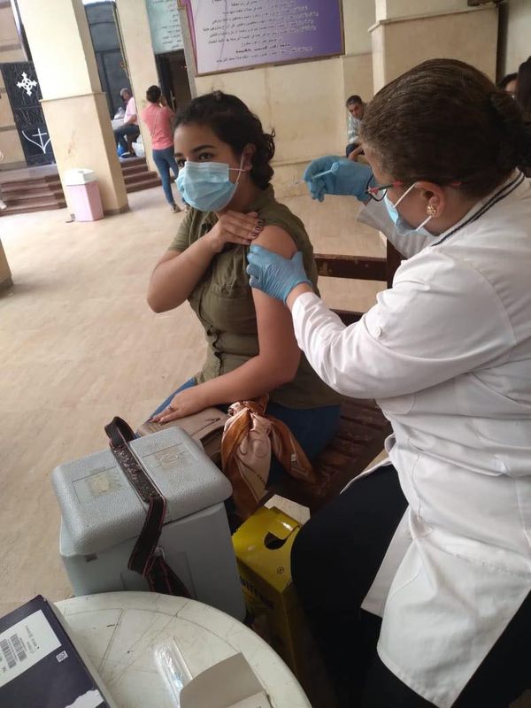 حملات للصحة لتطعيم المواطنين والعاملين بلقاح كورونا بمطروح 