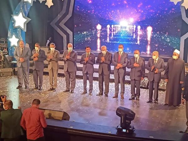 وزير الشباب والرياضة يكرم محافظ مطروح في مهرجان talent بالعربي 