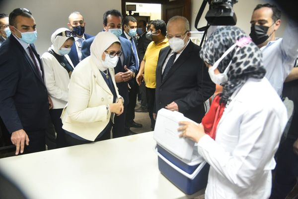 وزيرة الصحة في جامعة القاهرة