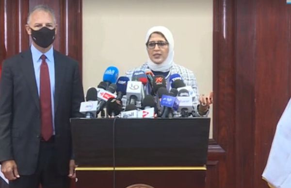 وزيرة الصحة الدكتورة هالة زايد والسفير الأمريكي في القاهرة 