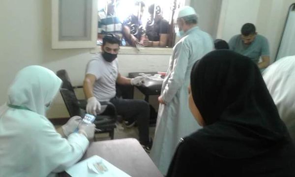 تنظيم قافلة علاجية لتلقي لقاح كورونا بقرية الزعفران فى كفر الشيخ 