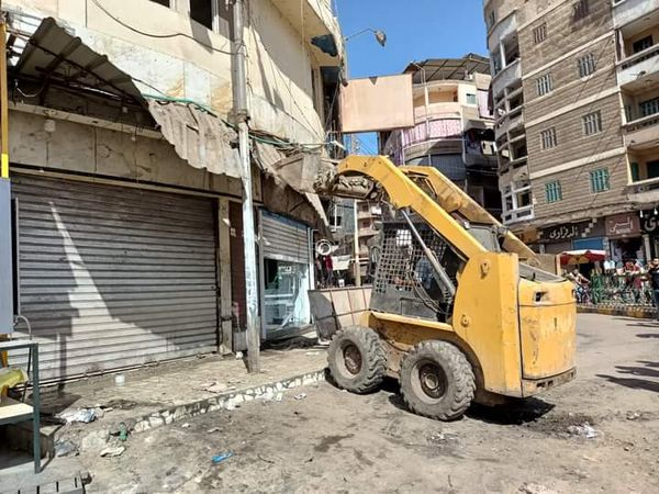 تنفيذ ٨٠ قرار إزالة ضمن حملة لرفع الإشغالات والأسوار المخالفة بمدينة دسوق