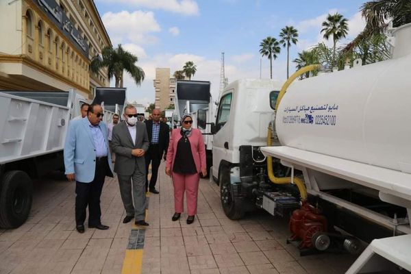 توزيع 13 سيارة كسح مياه ونقل قمامة سعة5 طن بكفر الشيخ 