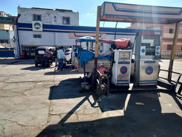 حملات لإزالة الإشغالات و متابعة أرصدة الوقود بالمحطات بمدينة الحامول