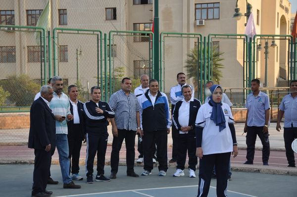 قيادات جامعة كفر الشيخ تتفقد منافسات المهرجان الرياضي الأول للأسر الطلابية