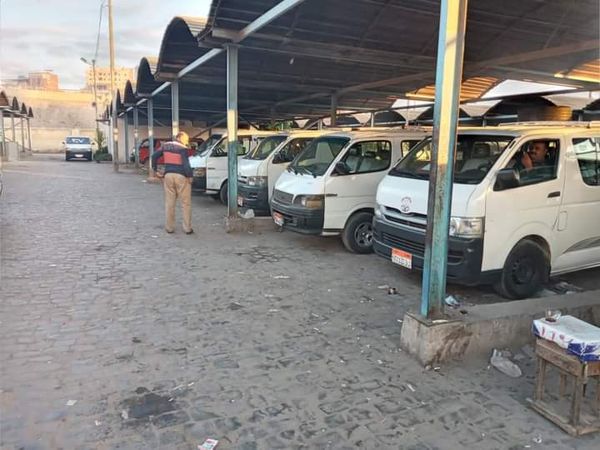 متابعة المواقف للتأكد من التزام السائقين بالتعريفة المقررة بمدينة دسوق