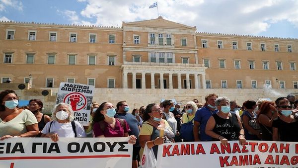 مظاهرات اليونان.jpg