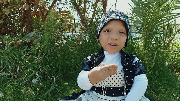 ندا أحمد عطاالله من فئة قصار القامة تتحدى اعاقتها بحفظ القرآن الكريم في قنا