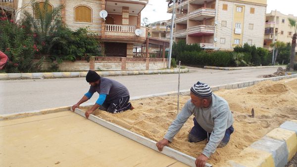 محافظ كفر الشيخ : استكمال تركيب بلاط الانترلوك بالشوارع الضيقة بأحياء عدد من المدن 