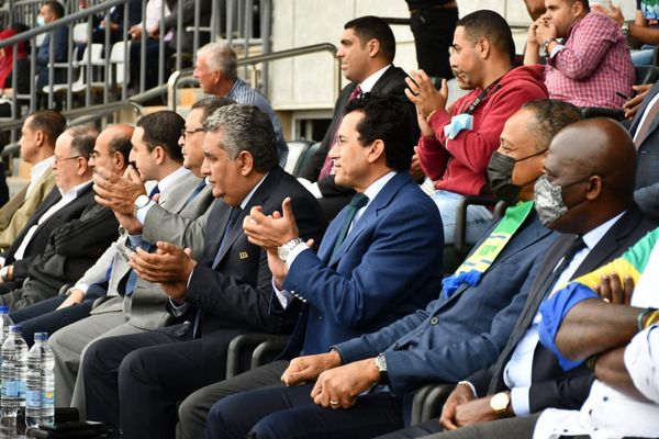 وزير الرياضة يؤازر المنتخب في مباراته أمام الجابون باستاد برج العرب بالإسكندرية (صور)