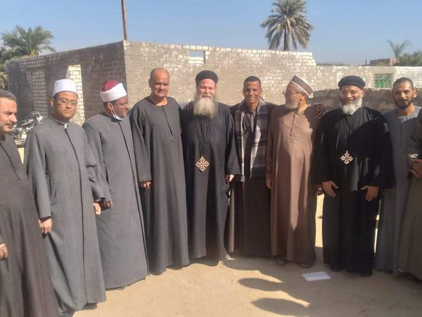 أقباط يشاركون في افتتاح مسجد بقنا