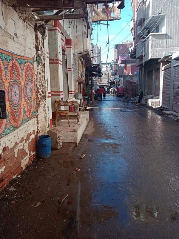 استمرار رفع تراكمات مياه الأمطار بشوارع مدينة بلطيم