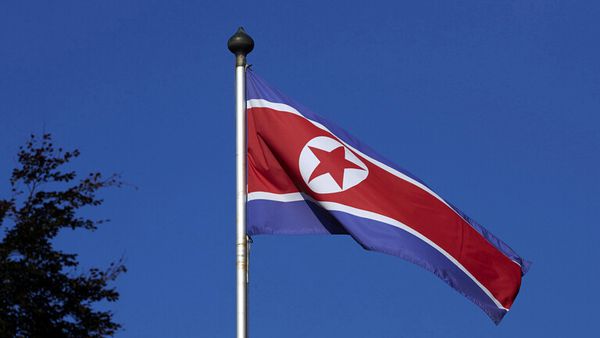 كوريا الشمالية علم.jpg