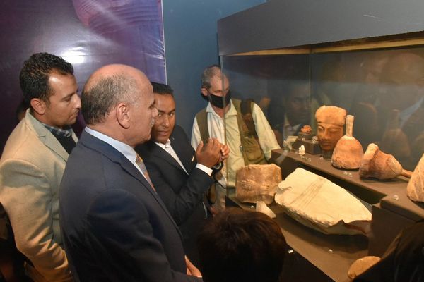 رئيس جامعة الأقصر يشهد احتفال المتحف بميلاده الـ46 ويزف بشرى للآثريين