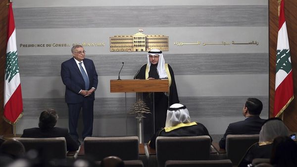 وزير خارجية لبنان في الكويت حاملا ردود بلاده على اقتراحات خليجية