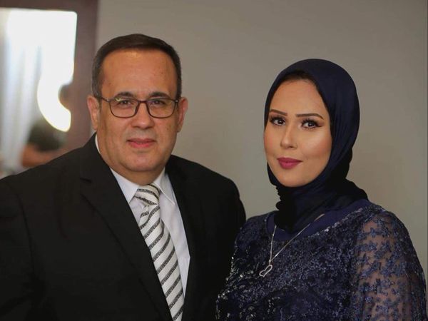 الدكتور احمد اللواح و ابنته 