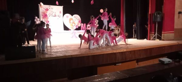 مدارس سوهاج الخاصة تحتفل بعيد الام