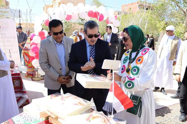 رئيس جامعة مطروح يفتتح معرض كلية السياحة الخيري لمستلزمات عيد الفطر